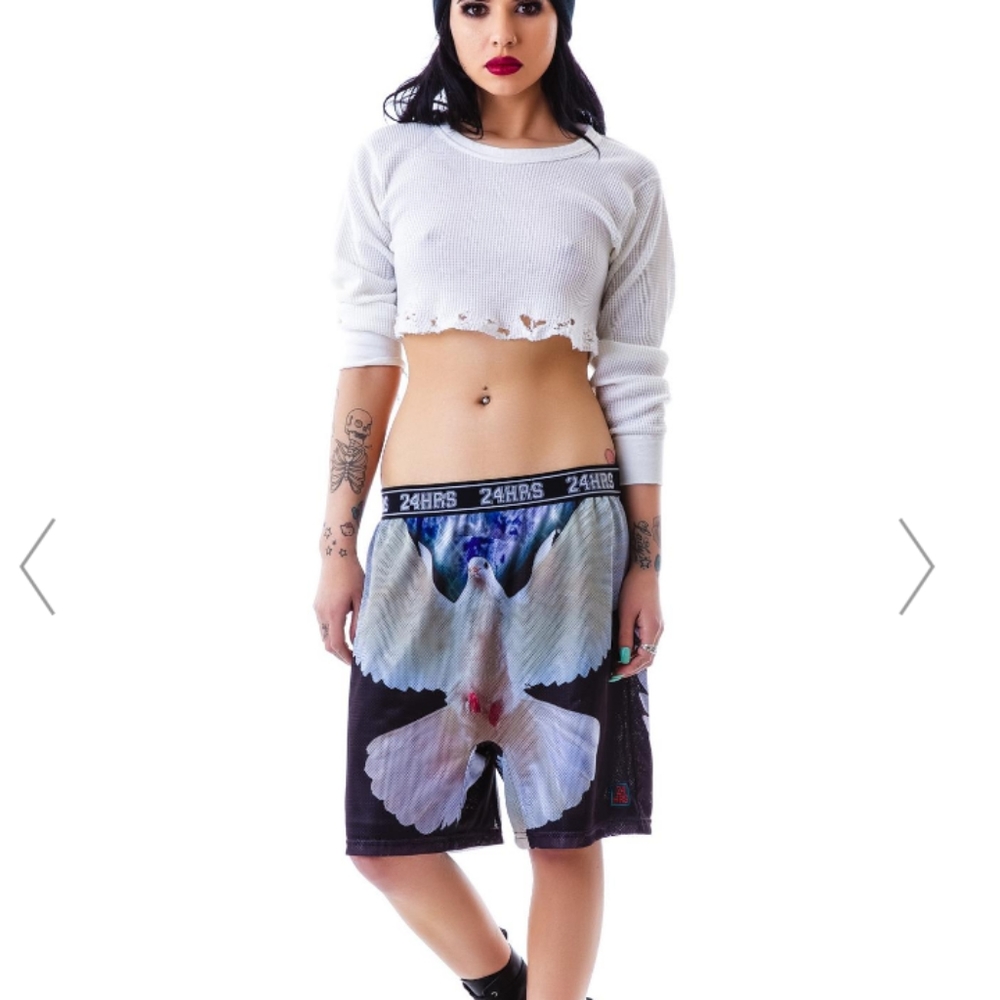 NWT 24HRS Wonderland Photo Print Shorts